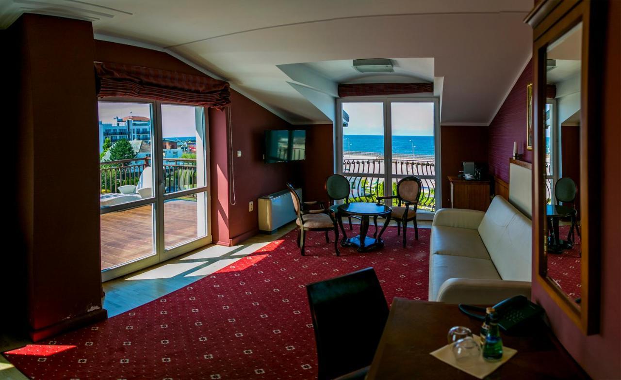 Hotel Apollo Darlowko Buitenkant foto