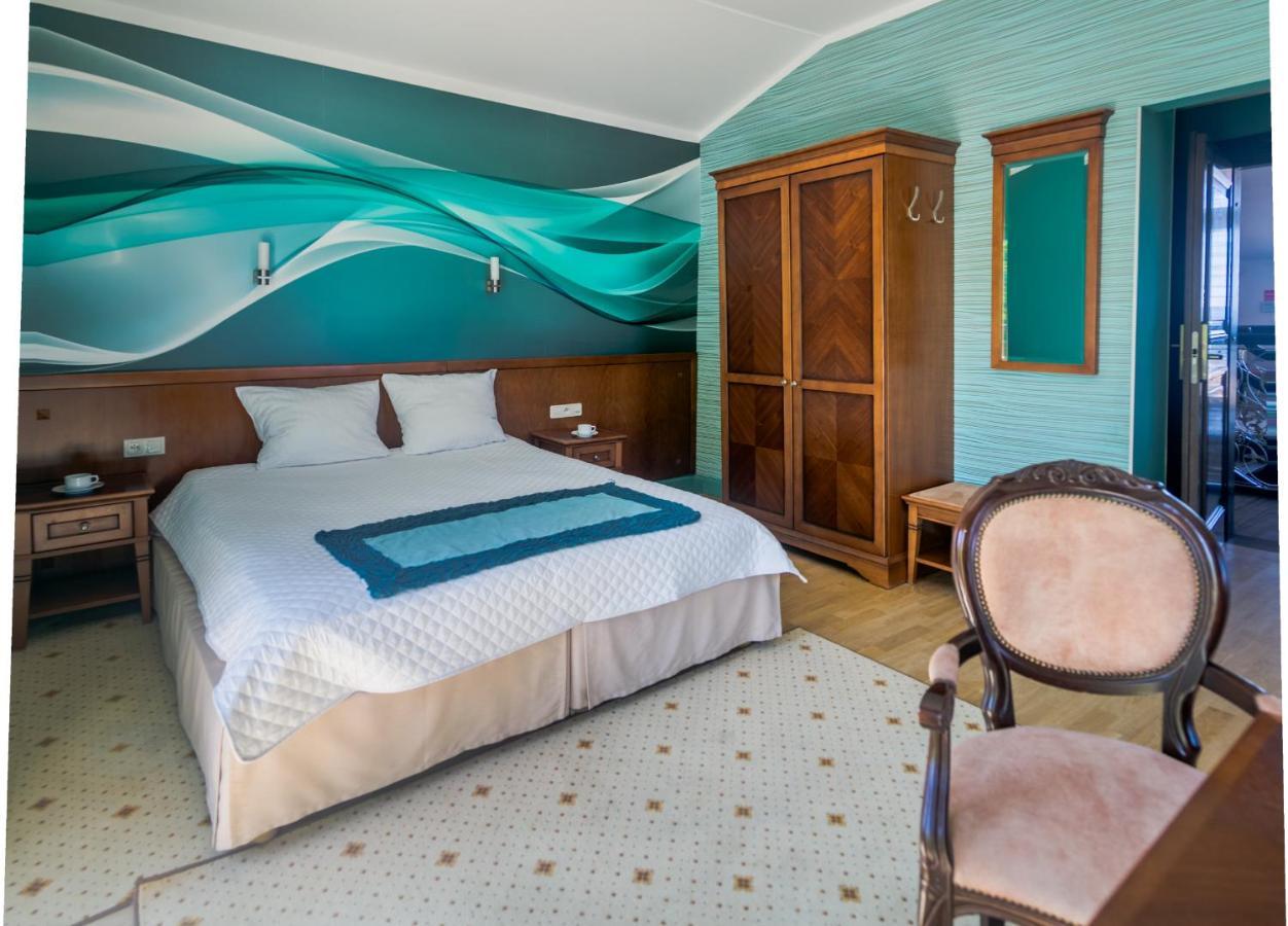 Hotel Apollo Darlowko Buitenkant foto