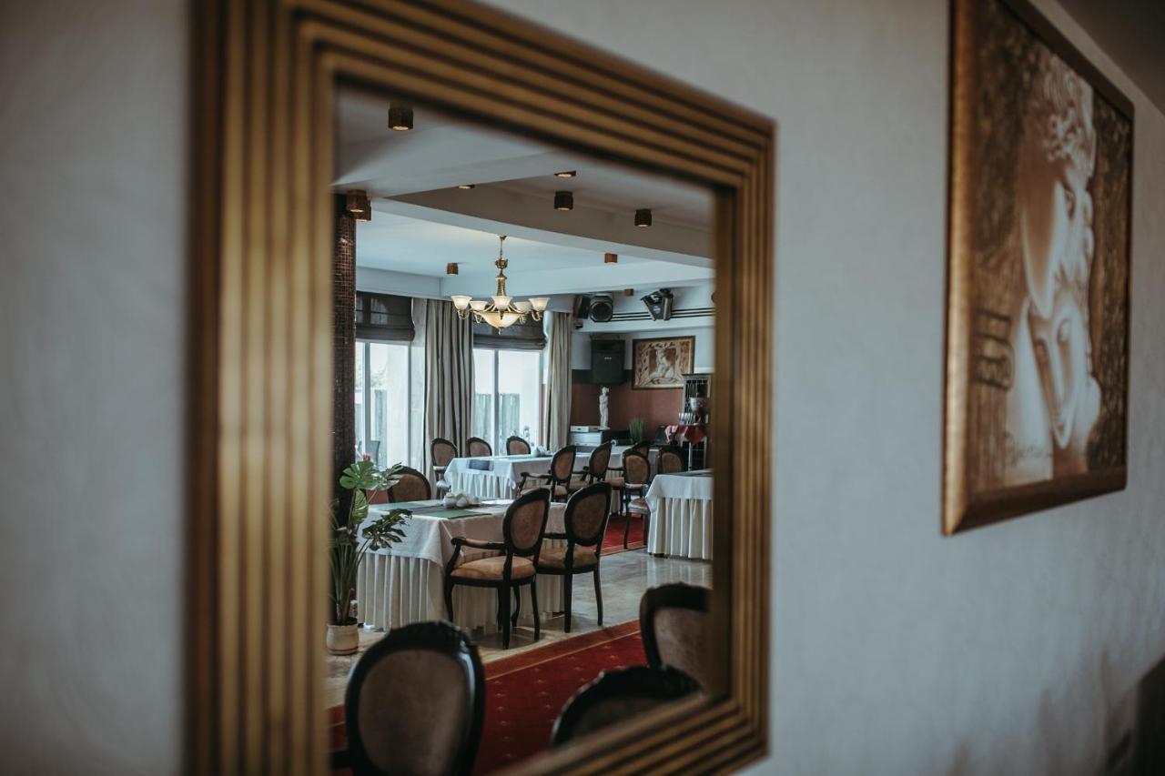Hotel Apollo Darlowko Buitenkant foto