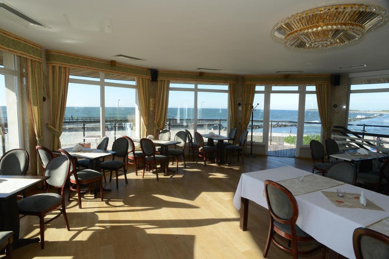 Hotel Apollo Darlowko Buitenkant foto